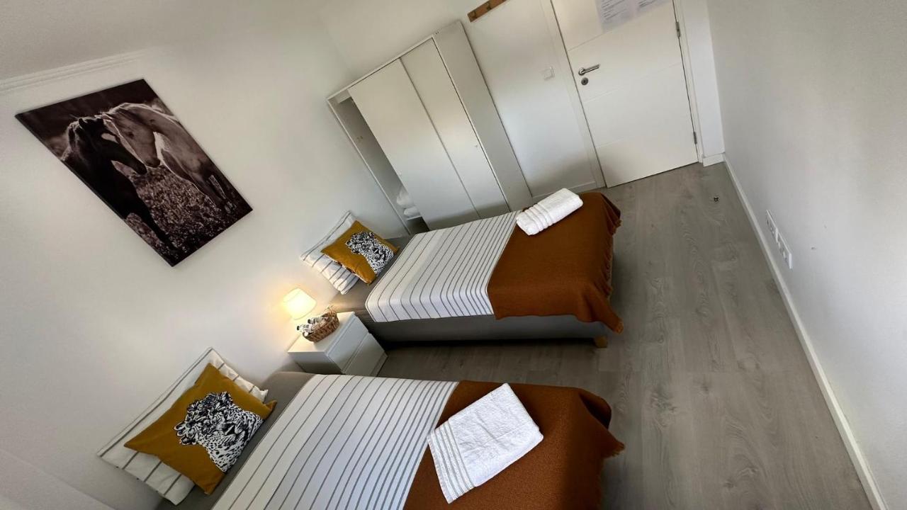 Airport Room Lisbon Bagian luar foto