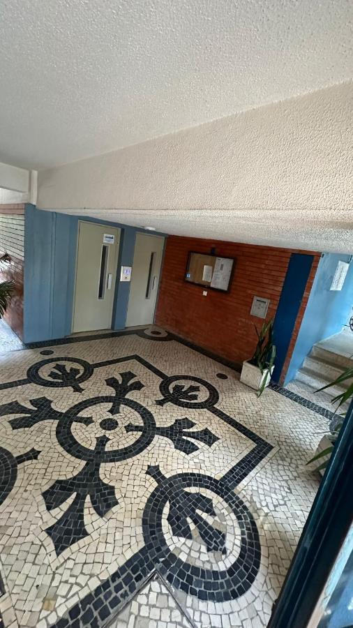 Airport Room Lisbon Bagian luar foto