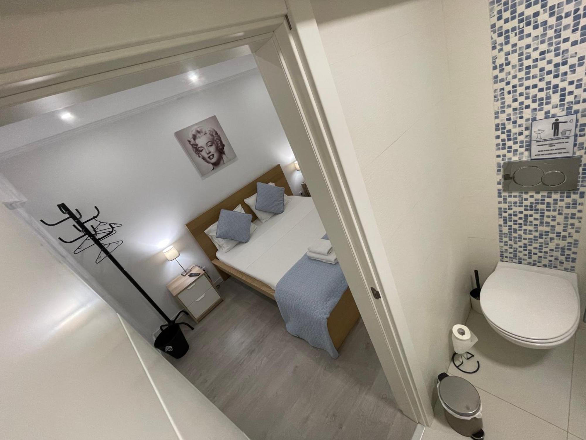 Airport Room Lisbon Bagian luar foto