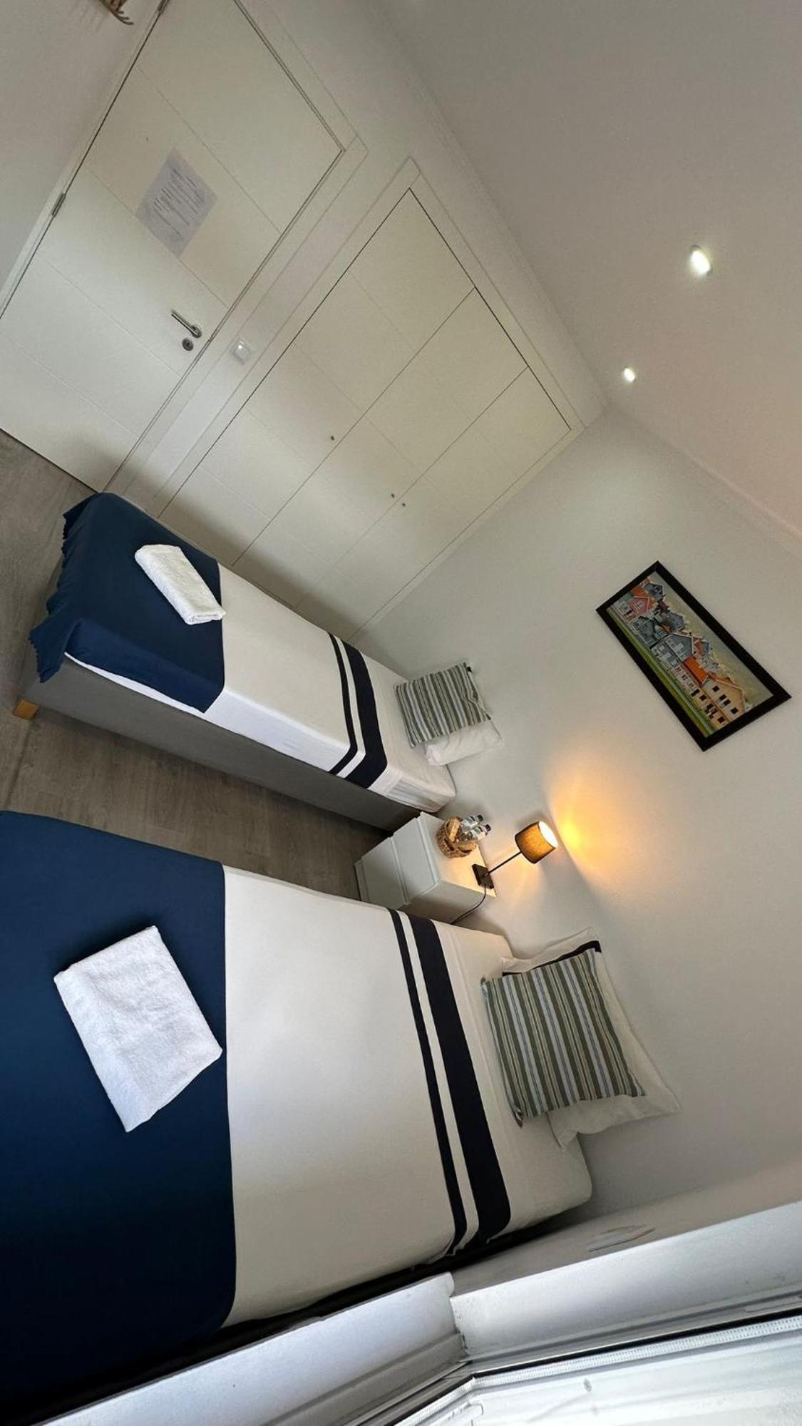 Airport Room Lisbon Bagian luar foto