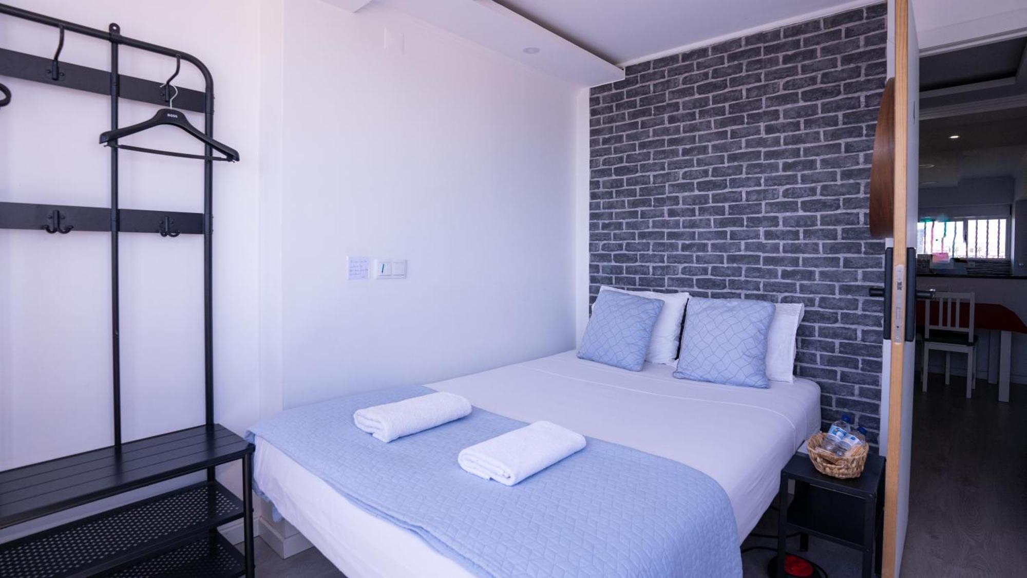 Airport Room Lisbon Bagian luar foto