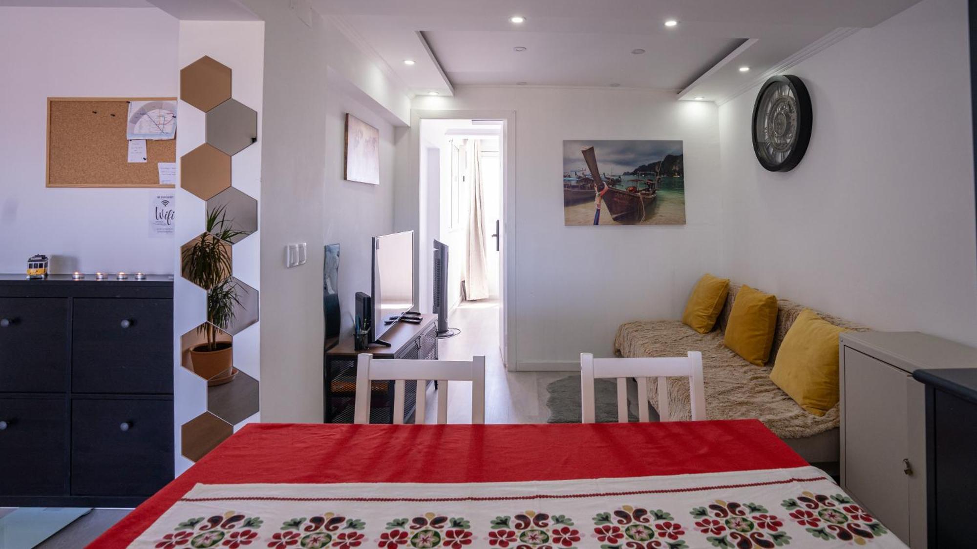Airport Room Lisbon Bagian luar foto