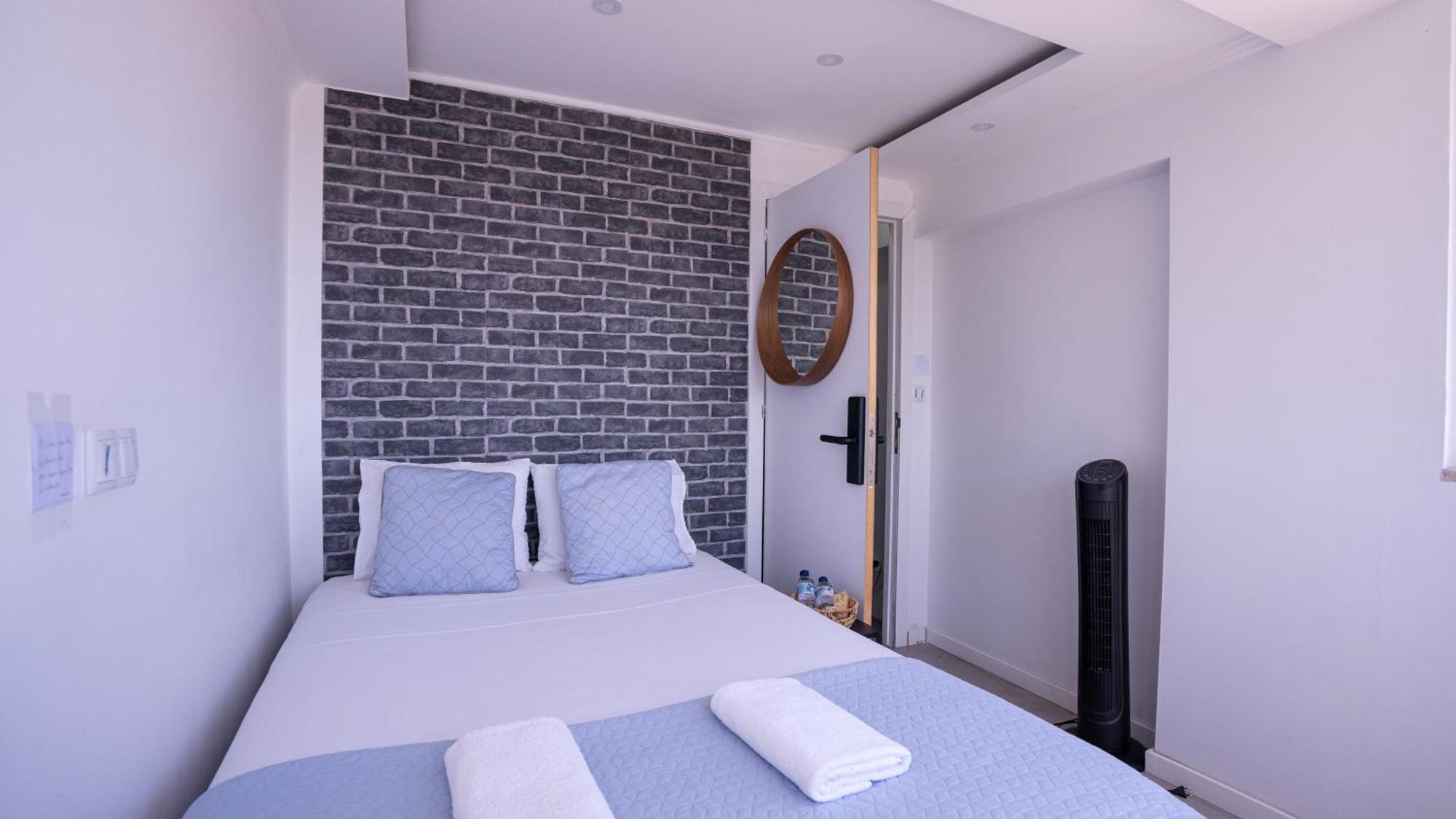 Airport Room Lisbon Bagian luar foto