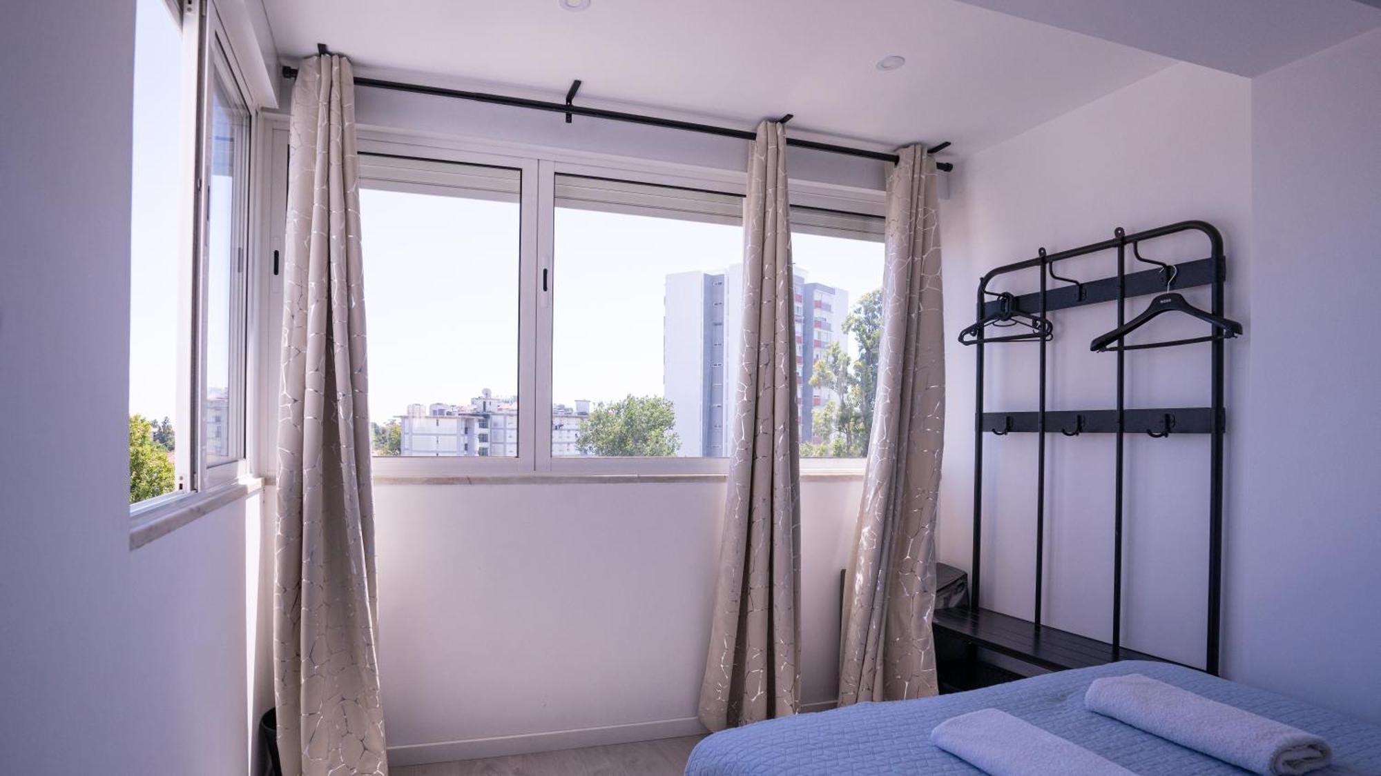 Airport Room Lisbon Bagian luar foto