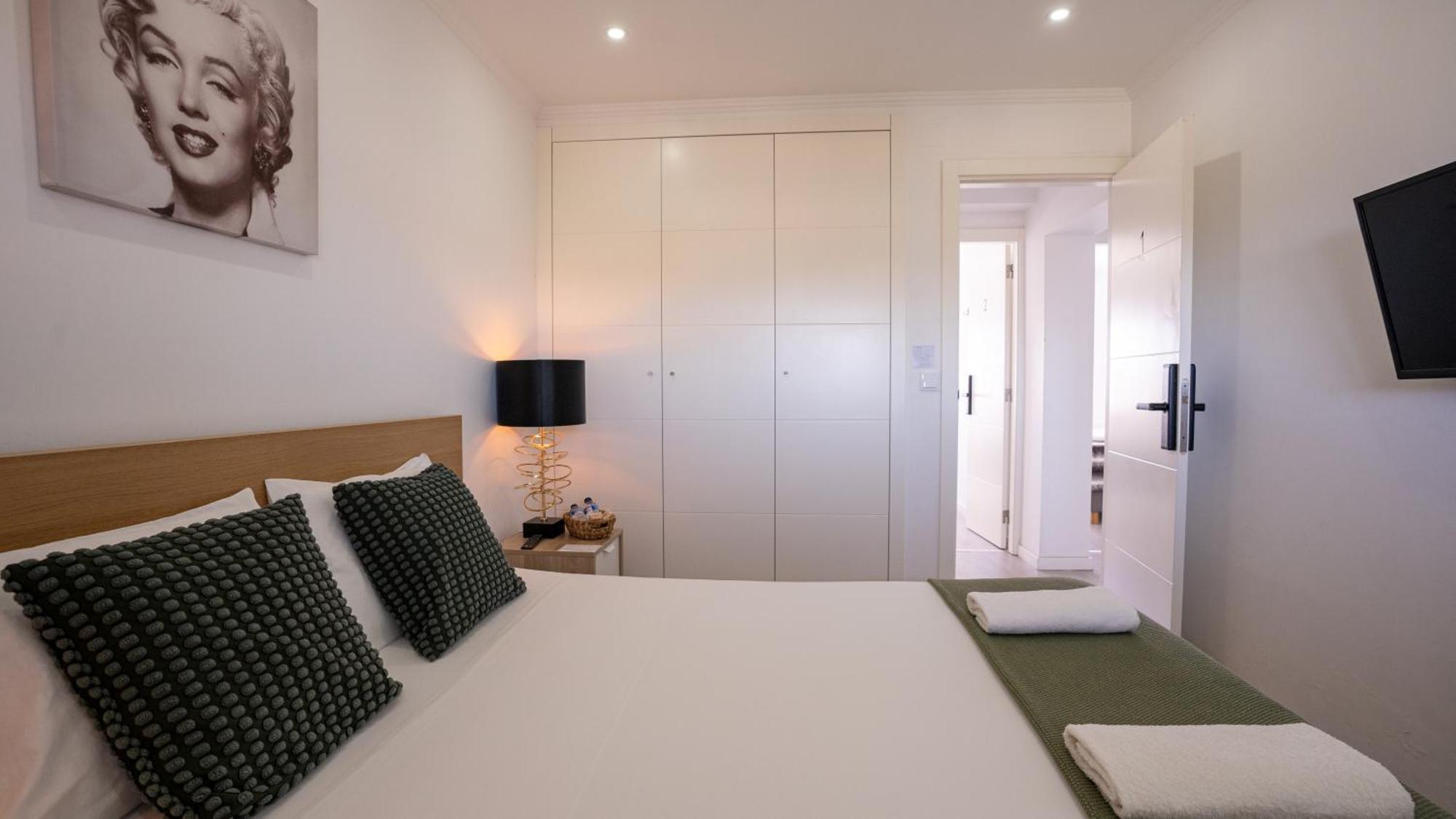 Airport Room Lisbon Bagian luar foto
