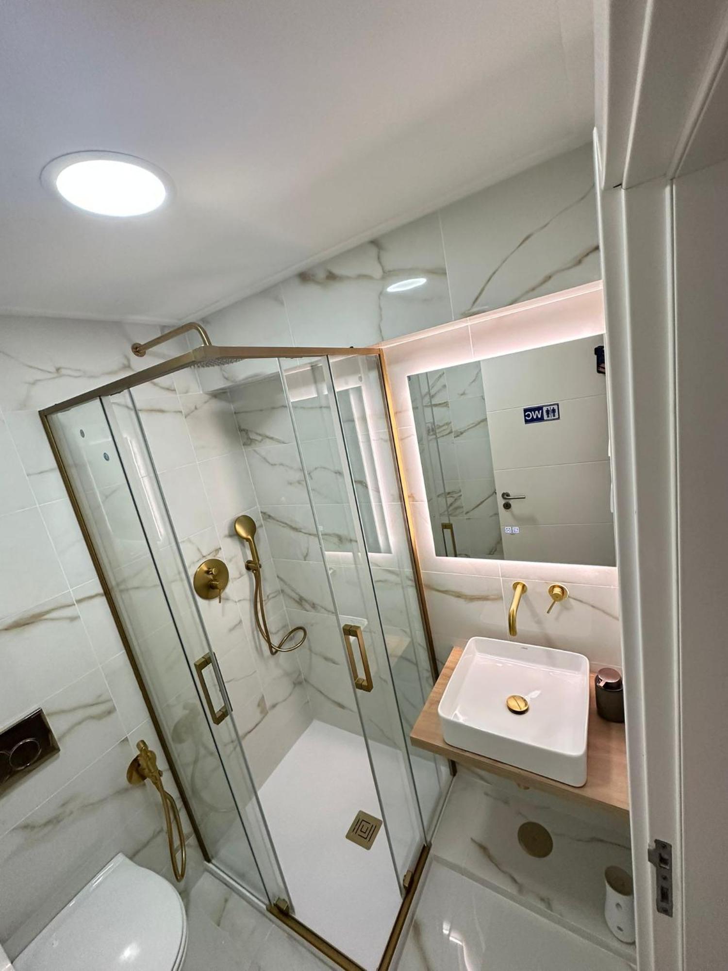Airport Room Lisbon Bagian luar foto