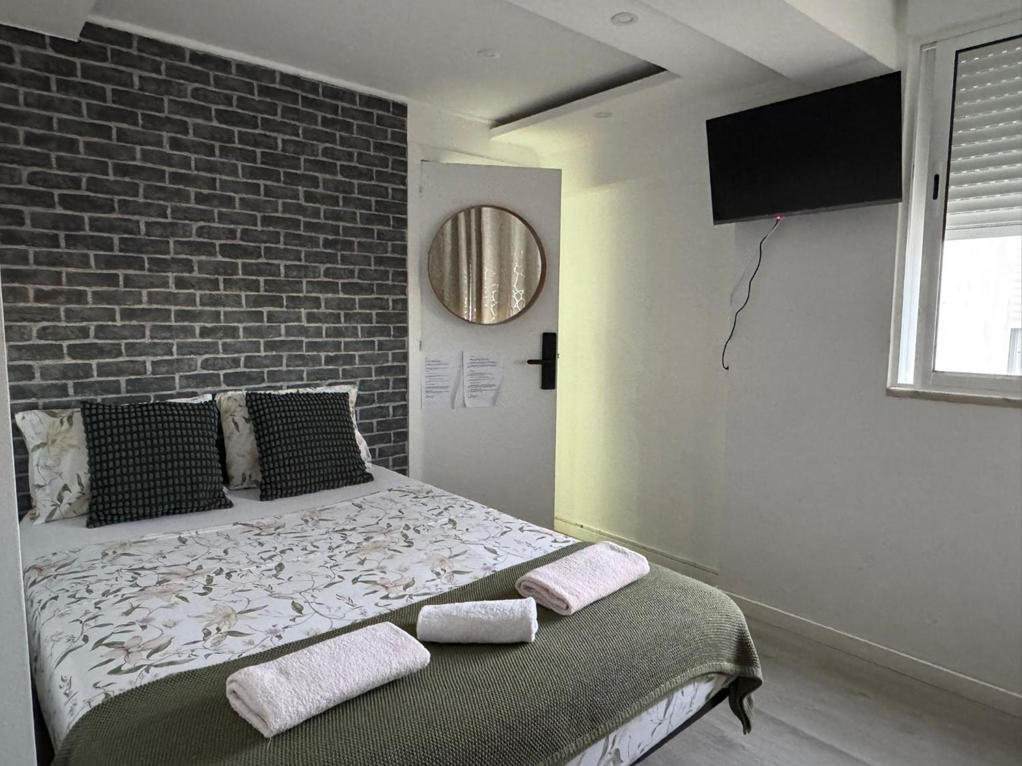 Airport Room Lisbon Bagian luar foto